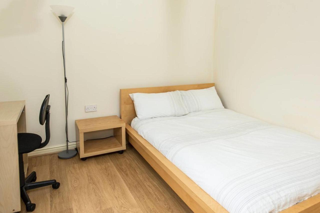 Guestready - Top Floor Apt 2Min Walk To O2 Apollo Manchester Exteriör bild
