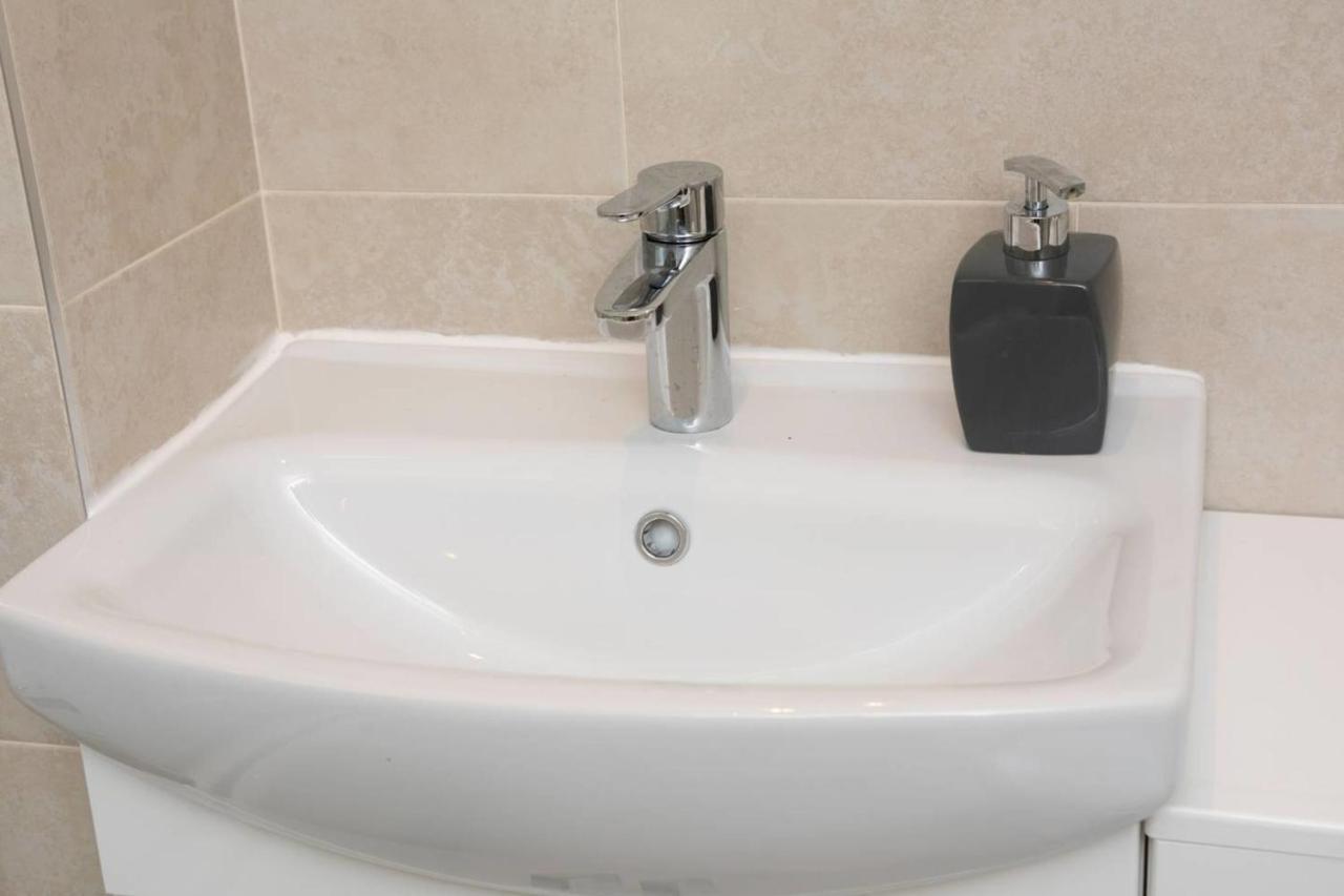 Guestready - Top Floor Apt 2Min Walk To O2 Apollo Manchester Exteriör bild